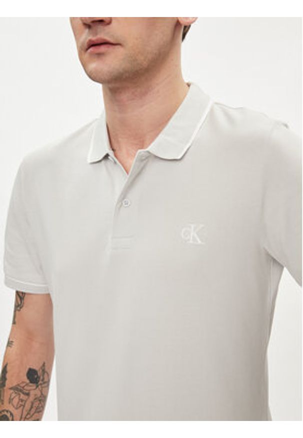 Calvin Klein Jeans Polo J30J315603 Szary Slim Fit. Typ kołnierza: polo. Kolor: szary. Materiał: bawełna