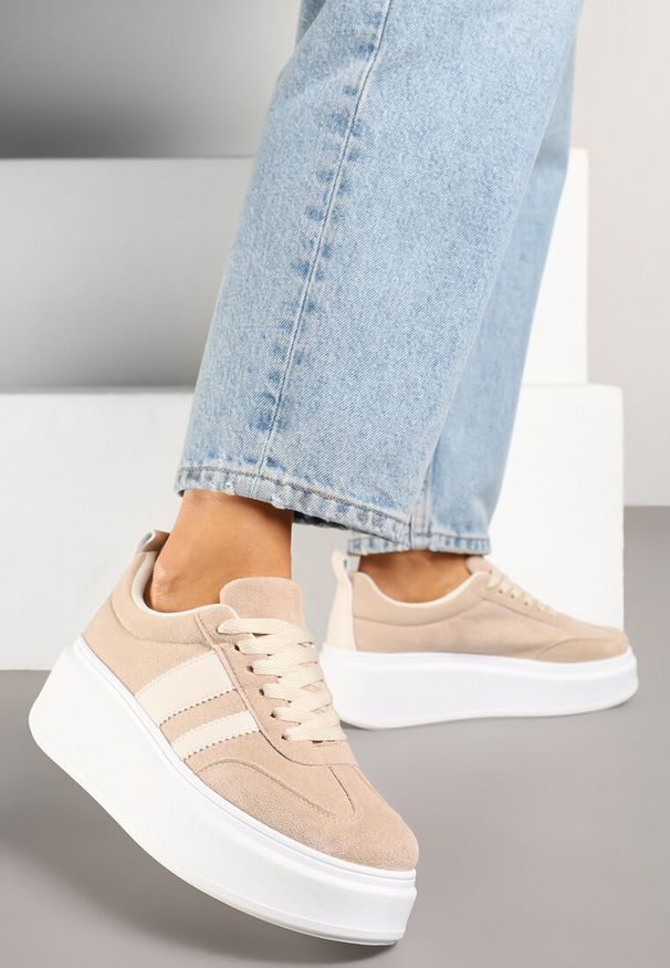 Renee - Ciemnobeżowe Sneakersy Typu Kultowe Tenisówki na Platformie Redoreve. Kolor: beżowy. Materiał: skóra, jeans. Obcas: na platformie