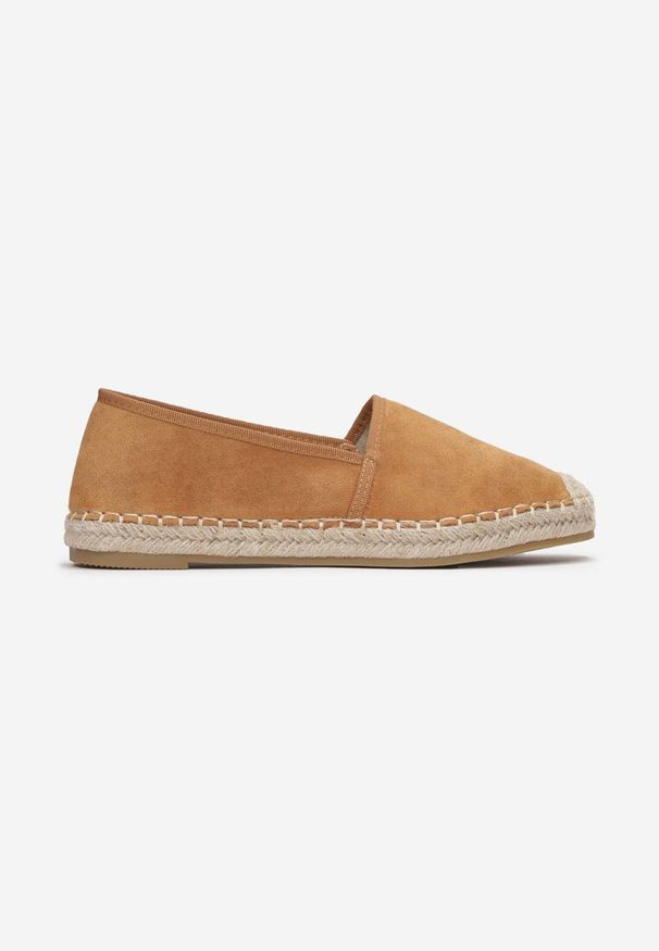 Born2be - Camelowe Espadryle Kleorelia. Nosek buta: okrągły. Zapięcie: bez zapięcia. Kolor: brązowy. Wzór: aplikacja. Obcas: na płaskiej podeszwie. Styl: wakacyjny
