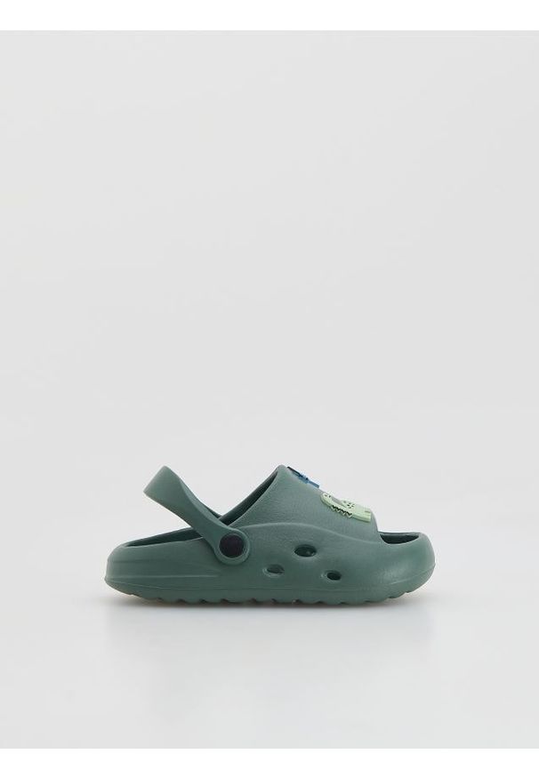 Reserved - Lekkie klapki - oliwkowy. Kolor: oliwkowy