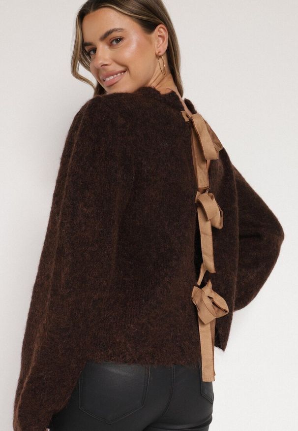Born2be - Brązowy Kardigan z Wełną i Bufiastymi Rękawami Wiązany na Plecach Tuseleia. Okazja: na co dzień. Kolor: brązowy. Materiał: wełna. Styl: casual