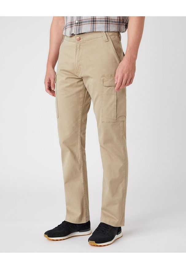 Wrangler - SPODNIE MĘSKIE WRANGLER CASEY CARGO SADDLE W1C250327 112127691. Okazja: na co dzień. Długość: długie. Styl: klasyczny, sportowy, casual, elegancki