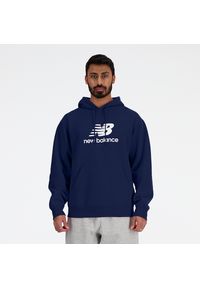 Bluza męska New Balance MT41501NNY – granatowa. Kolor: niebieski. Materiał: bawełna, poliester, tkanina, dresówka. Wzór: aplikacja