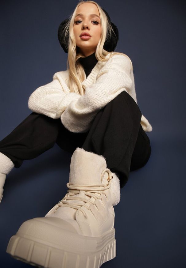 Renee - Beżowe Botki na Grubej Podeszwie z Futerkiem Nemda. Okazja: na co dzień. Nosek buta: okrągły. Zapięcie: sznurówki. Kolor: beżowy. Materiał: futro. Szerokość cholewki: normalna. Styl: casual, elegancki