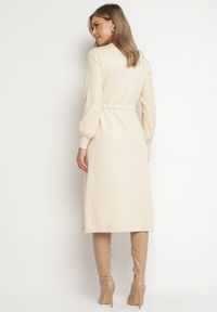 Born2be - Beżowa Sukienka z Wiskozą Ozdobiona Plisowanymi Rękawami i Paskiem Daikari. Okazja: na co dzień. Kolor: beżowy. Materiał: wiskoza. Wzór: aplikacja. Styl: casual #3