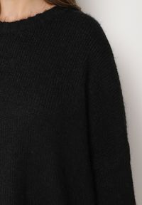 Born2be - Czarny Klasyczny Sweter o Kroju Oversize Zallelia. Okazja: na spotkanie biznesowe, do pracy, na co dzień. Kolor: czarny. Materiał: wełna. Długość rękawa: długi rękaw. Długość: długie. Sezon: jesień. Styl: klasyczny #6