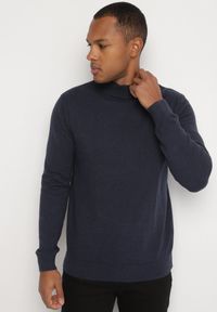 Born2be - Granatowy Sweter Półgolf z Bawełną Ozdobiony Ściągaczami Zolila. Okazja: na spotkanie biznesowe, na co dzień. Kolor: niebieski. Materiał: bawełna. Długość rękawa: długi rękaw. Długość: długie. Wzór: aplikacja. Styl: klasyczny, biznesowy, casual #6