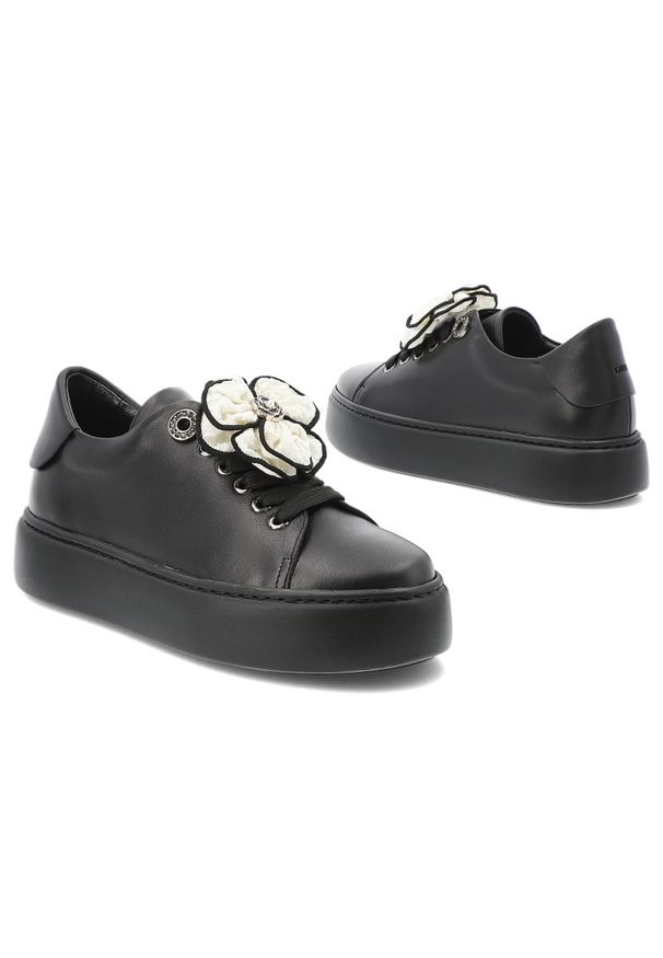 Czarne Sneakersy Karino Modne Obuwie Damskie. Okazja: na co dzień. Kolor: czarny. Materiał: skóra, jeans. Wzór: kwiaty. Obcas: na platformie. Styl: casual, elegancki