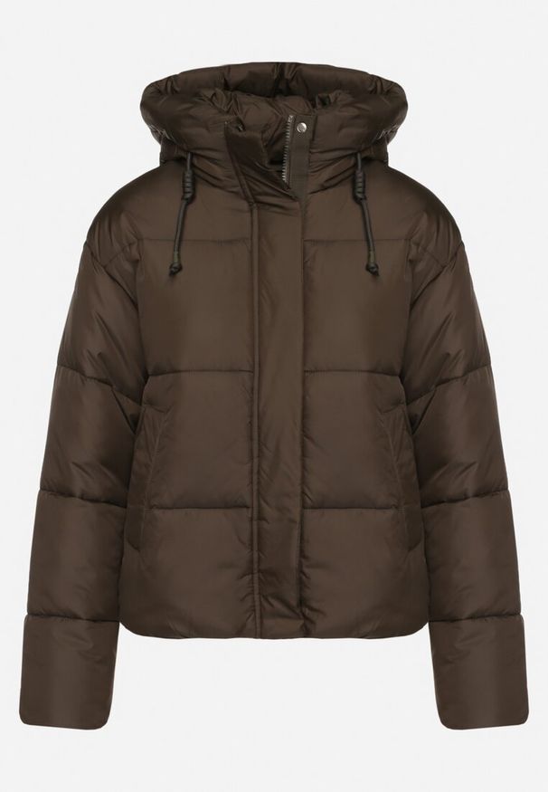 Born2be - Ciemnozielona Pikowana Kurtka Puffer z Kapturem Miviera. Okazja: na co dzień, na spotkanie biznesowe, do pracy. Typ kołnierza: kaptur. Kolor: zielony. Materiał: jeans. Sezon: zima. Styl: elegancki, biznesowy, casual