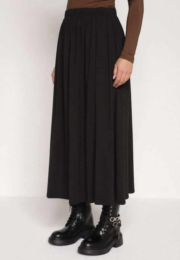 Born2be - Czarna Bawełniana Spódnica o Rozkloszowanym Kroju Tusnara. Kolor: czarny. Materiał: bawełna