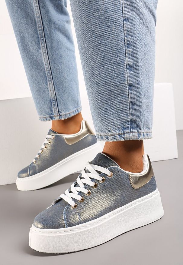 Renee - Niebiesko-Złote Sneakersy na Grubej Podeszwie przed Kostkę z Metaliczną Wstawką Morabell. Okazja: na co dzień. Wysokość cholewki: przed kostkę. Nosek buta: okrągły. Zapięcie: sznurówki. Kolor: niebieski. Materiał: materiał. Obcas: na obcasie. Wysokość obcasa: średni