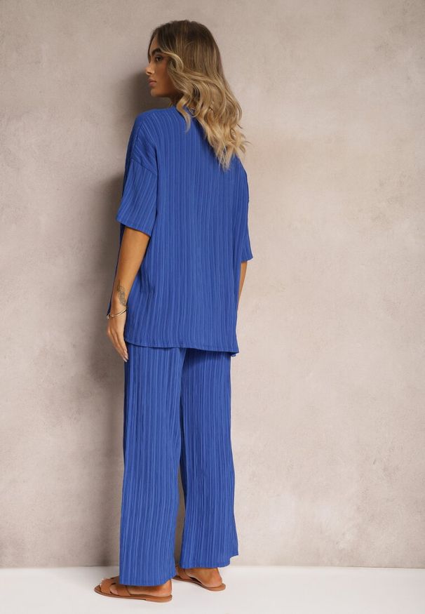 Renee - Niebieski Oversizowy Komplet z Wiskozą Luźna Bluzka i Proste Spodnie Varlivia. Kolor: niebieski. Materiał: wiskoza