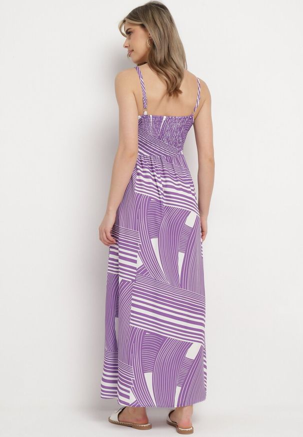 Born2be - Fioletowa Sukienka z Kopertowym Dekoltem na Regulowanych Ramiączkach z Rozcięciami Jatila. Okazja: na co dzień. Typ kołnierza: dekolt kopertowy. Kolor: fioletowy. Długość rękawa: na ramiączkach. Typ sukienki: kopertowe. Styl: casual