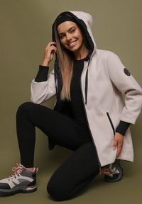 Born2be - Beżowa Kurtka o Pudełkowym Kroju z Kapturem Tulavera. Okazja: na co dzień, na spacer. Typ kołnierza: kaptur. Kolor: beżowy. Materiał: jeans. Styl: casual