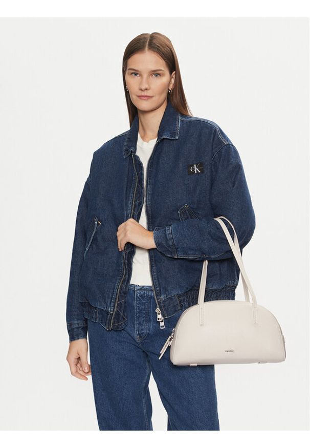 Calvin Klein Torebka Ck Glide Elongated Shoulder Bag K60K612819 Biały. Kolor: biały. Materiał: skórzane