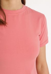 Born2be - Ciemnoróżowa Bawełniana Sukienka T-shirtowa o Dopasowanym Kroju Maristar. Okazja: na co dzień. Kolor: różowy. Materiał: bawełna. Długość rękawa: krótki rękaw. Typ sukienki: dopasowane. Styl: casual, elegancki #2
