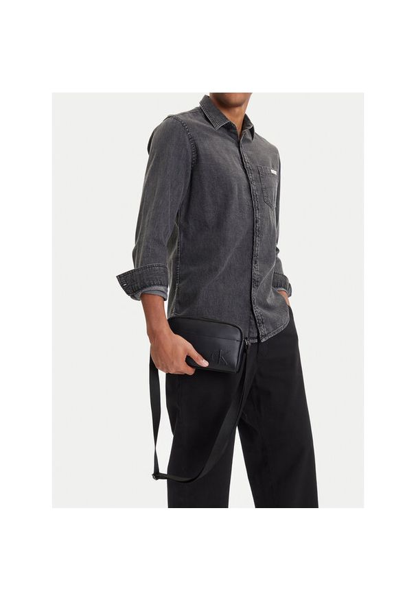 Saszetka Calvin Klein. Kolor: czarny