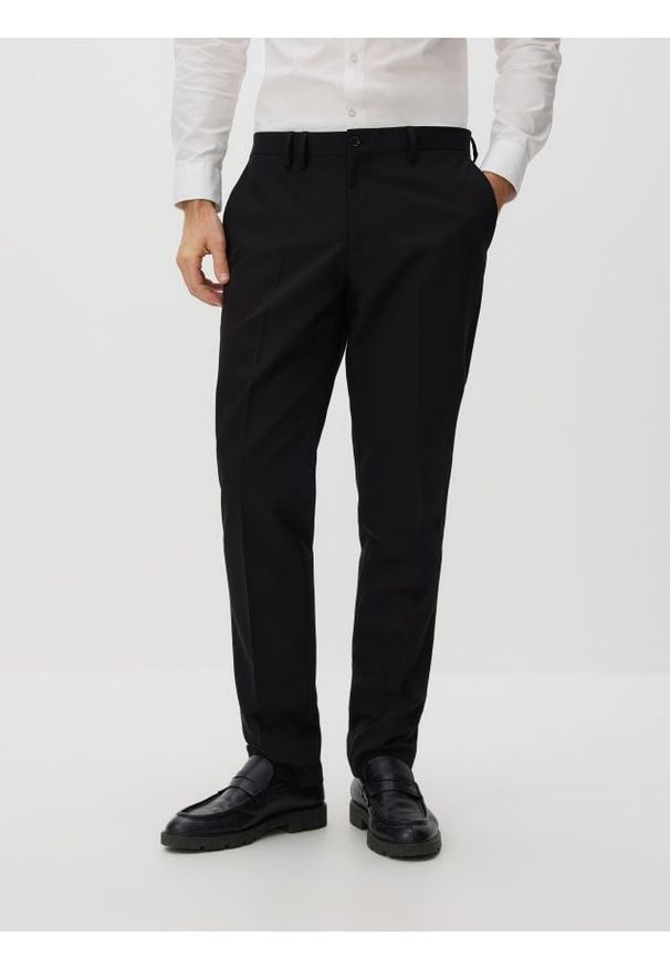 Reserved - Spodnie garniturowe slim fit - czarny. Kolor: czarny. Materiał: wiskoza, tkanina