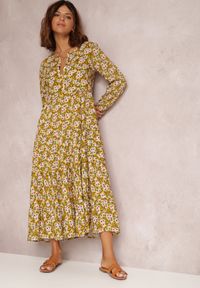 Renee - Żółta Sukienka Eatherin. Kolor: żółty. Materiał: tkanina. Długość rękawa: długi rękaw. Wzór: kwiaty. Długość: midi #1