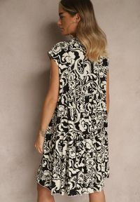 Renee - Czarna Sukienka Oversize z Bawełny z Ornamentnym Wzorem Folazea. Okazja: na co dzień. Kolor: czarny. Materiał: bawełna. Sezon: lato. Typ sukienki: oversize. Styl: elegancki, casual