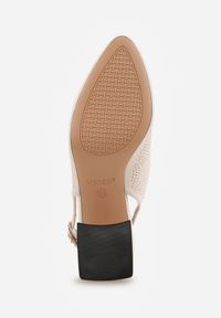 Born2be - Beżowe Czółenka VICES z Drobną Perforacją na Słupku ze Sprzączką Harellenne. Okazja: na co dzień, do pracy, na spotkanie biznesowe. Zapięcie: sprzączka. Kolor: beżowy. Materiał: jeans. Szerokość cholewki: normalna. Obcas: na słupku. Styl: klasyczny, casual, biznesowy. Wysokość obcasa: średni #5