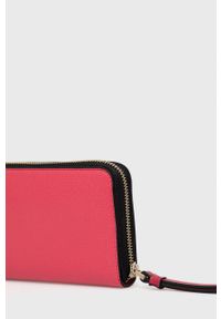 Armani Exchange portfel damski kolor różowy. Kolor: różowy. Materiał: materiał. Wzór: gładki