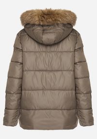 Born2be - Ciemnozielona Pikowana Kurtka o Trapezowym Kroju z Kapturem z Futrem Lanarela. Okazja: na co dzień. Typ kołnierza: kaptur. Kolor: zielony. Materiał: futro. Styl: casual, elegancki #3