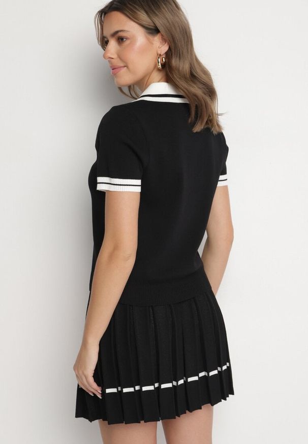 Born2be - Czarny Komplet Dzianinowy z Wiskozą Koszulka Polo i Plisowana Spódnica Nelreis. Kolor: czarny. Materiał: wiskoza, dzianina. Wzór: aplikacja