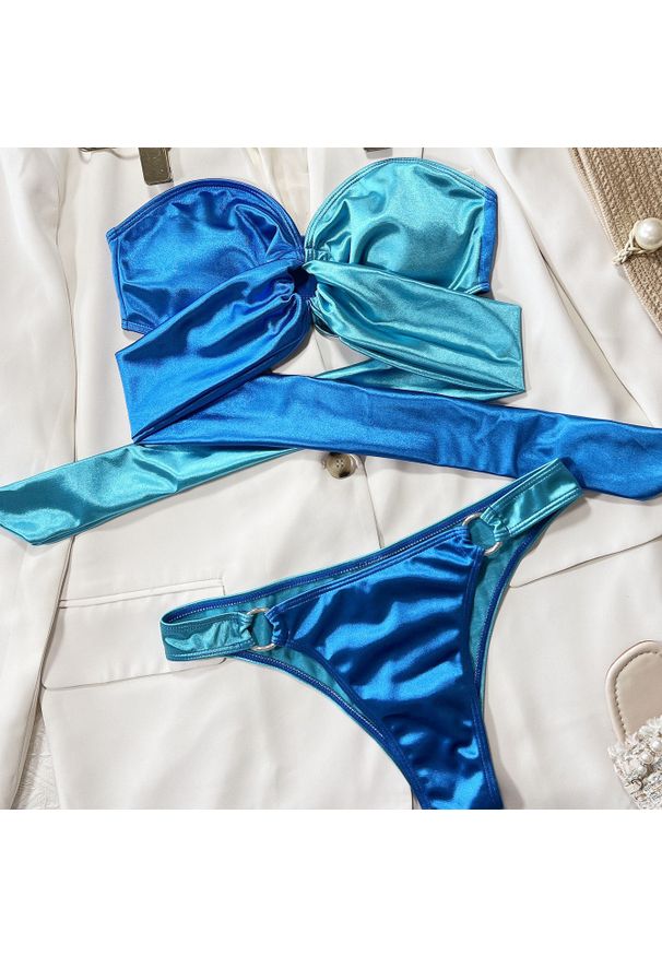 Intica - Bikini bandeau dwuczęściowe regulowane na plażę i basen Zariah. Kolor: niebieski. Materiał: materiał
