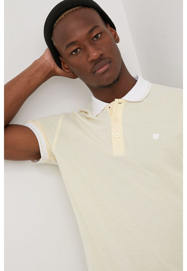 Premium by Jack&Jones polo męski kolor żółty gładki. Typ kołnierza: polo. Kolor: żółty. Materiał: dzianina. Długość: krótkie. Wzór: gładki