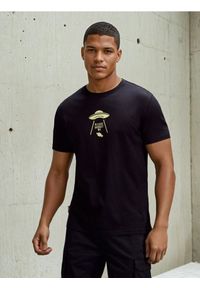 Sinsay - Bawełniana koszulka z nadrukiem - czarny. Kolor: czarny. Materiał: bawełna. Wzór: nadruk #1