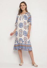 Born2be - Niebieska Wiskozowa Sukienka Pudełkowa z Abstrakcyjnym Wzorem Reviona. Okazja: na co dzień, na spotkanie biznesowe. Kolor: niebieski. Materiał: wiskoza. Styl: biznesowy, elegancki, casual #3