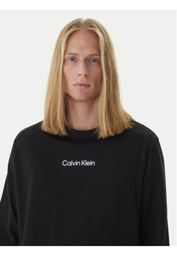 Calvin Klein Longsleeve Standard Logo LV04LD232G Czarny Relaxed Fit. Kolor: czarny. Materiał: bawełna. Długość rękawa: długi rękaw