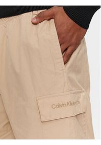 Calvin Klein Jeans Spodnie cargo Essential Regular Cargo Pant J30J324692 Beżowy Regular Fit. Kolor: beżowy. Materiał: bawełna #4