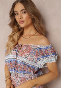 Renee - Niebiesko-Różowa Sukienka Maxi Hiszpanka z Gumkami w Pasie i Ozdobnym Wiązaniem z Bawełny Giannis. Typ kołnierza: dekolt hiszpanka. Kolor: niebieski. Materiał: bawełna. Sezon: wiosna, lato. Długość: maxi #5