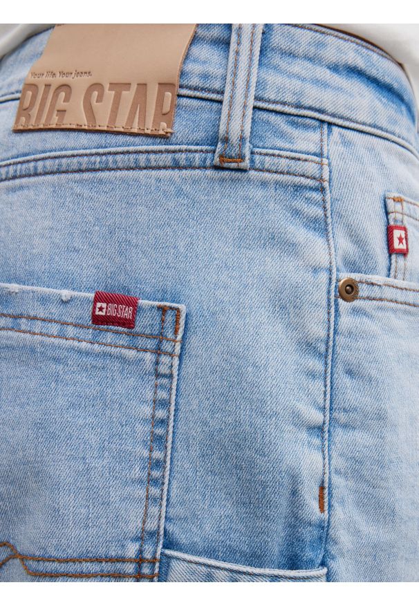 Big-Star - Szorty męskie jeansowe z przetarciami jasnoniebieskie Aleksy Workwear 220. Okazja: na co dzień. Stan: podwyższony. Kolor: niebieski. Materiał: jeans. Sezon: lato. Styl: casual, vintage, klasyczny