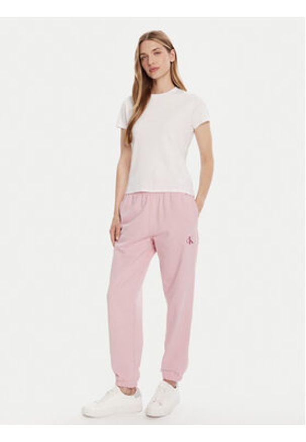 Calvin Klein Jeans Spodnie dresowe Moologo LV047B235G Różowy Regular Fit. Kolor: różowy. Materiał: bawełna