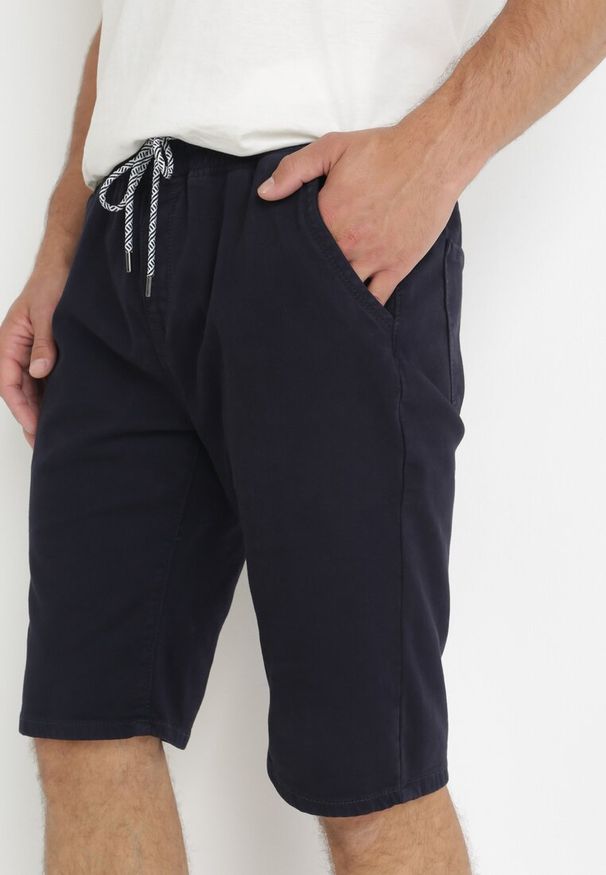 Born2be - Granatowe Szorty Casual z Wiązaniem i Gumką w Pasie Nasine. Okazja: na co dzień. Kolor: niebieski. Styl: casual