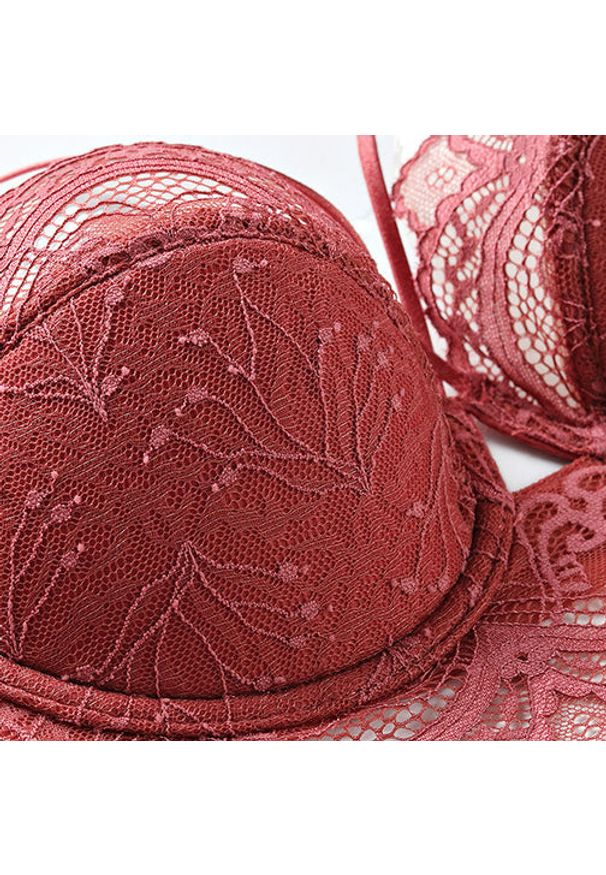 Intica - Zestaw bielizny koronkowej z figami regulowanymi Birga. Kolor: biały. Materiał: koronka. Wzór: koronka