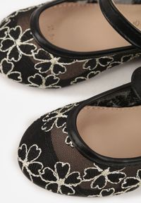 Born2be - Czarne Siateczkowe Balerinki z Paskiem z Klamerką Zdobione Kwiatowym Haftem Canlea. Okazja: na spacer, na co dzień, na uczelnię, na imprezę. Zapięcie: pasek. Kolor: czarny. Materiał: jeans. Wzór: aplikacja, haft, kwiaty. Styl: casual #3