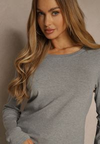 Renee - Szara Casualowa Bluzka Longsleeve z Okrągłym Dekoltem Unaladesa. Okazja: na co dzień. Kolor: szary. Materiał: jeans. Długość rękawa: długi rękaw. Styl: casual #4