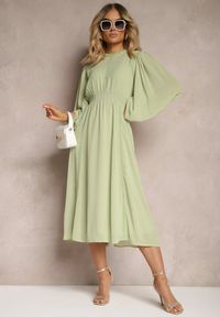 Renee - Zielona Rozkloszowana Sukienka Midi z Gumkami w Talii i Koronką Ottillda. Kolor: zielony. Materiał: koronka. Długość rękawa: długi rękaw. Wzór: koronka. Długość: midi #1
