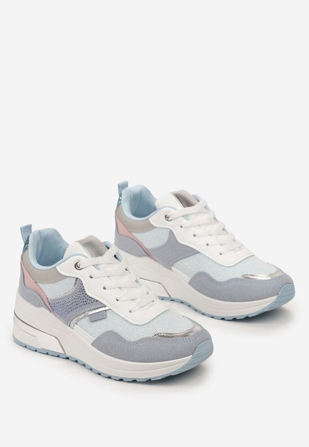Born2be - Niebieskie Sneakersy ze Złotymi Wstawkami i Brokatem oraz Cyrkoniami Avanalis. Kolor: niebieski. Materiał: skóra