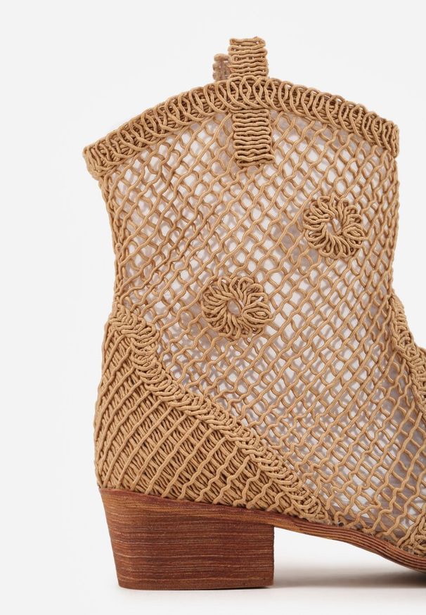 Renee - Ciemnobeżowe Botki Kowbojki na Stożku ze Skórzaną Wkładką i Siateczkową Cholewką Frolozi. Okazja: na co dzień. Kolor: beżowy. Materiał: skóra. Szerokość cholewki: normalna. Obcas: na stożku. Styl: elegancki, casual. Wysokość obcasa: średni