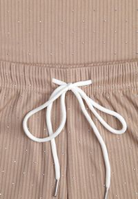 Renee - Beżowy Oversizowy Komplet Zdobiony Cyrkoniami T-shirt i Spodnie Arnateia. Kolor: beżowy. Wzór: aplikacja #2