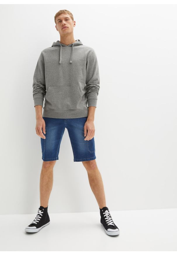 bonprix - Bermudy dżinsowe typu cargo ze stretchem, regular fit. Kolor: niebieski. Styl: vintage