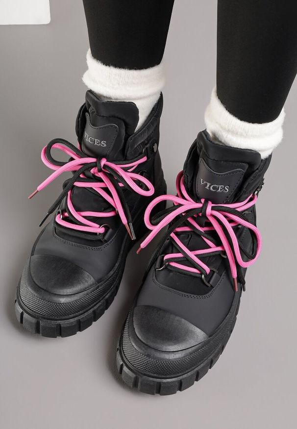 Renee - Czarne Śniegowce Vices na Platformie z Tłoczeniem Anorrise. Okazja: na spacer. Kolor: czarny. Materiał: jeans, puch. Sezon: zima. Obcas: na platformie. Styl: elegancki