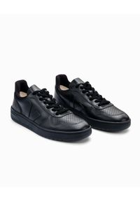 Veja - VEJA - Czarne sneakersy V-10. Nosek buta: okrągły. Kolor: czarny. Materiał: guma, materiał. Obcas: na płaskiej podeszwie #2