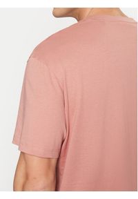 Hugo - HUGO T-Shirt Dostalgi 50530684 Różowy Relaxed Fit. Kolor: różowy. Materiał: bawełna #4