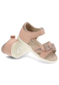 Różowe Sandały S.Barski Wygodne Dziecięce Buty. Zapięcie: rzepy. Kolor: różowy. Materiał: skóra ekologiczna. Wzór: aplikacja. Styl: elegancki